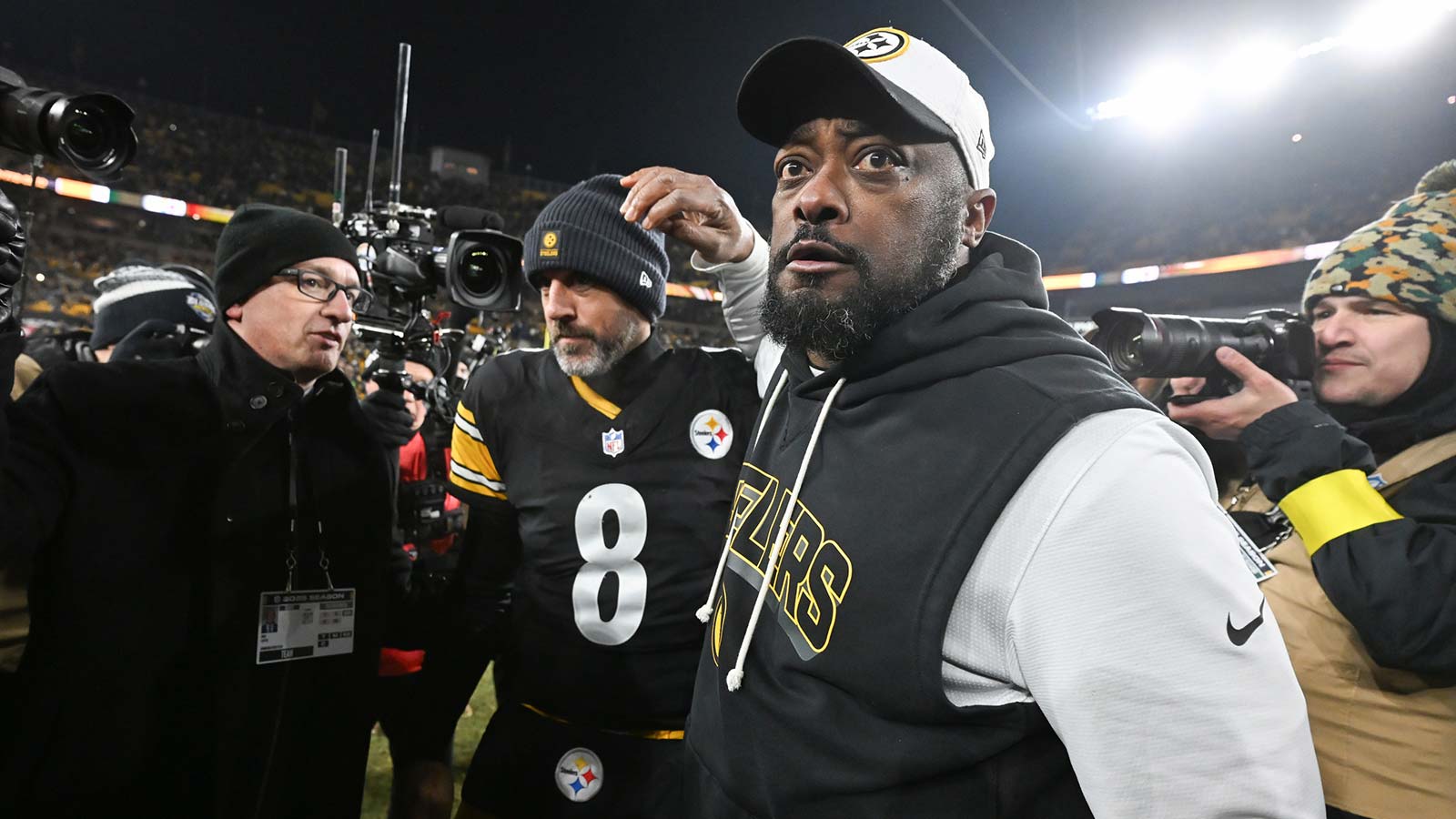 亞倫·羅傑斯 (Aaron Rodgers) 用 NSFW 的回答駁回了邁克·湯姆林 (Mike Tomlin) 的問題