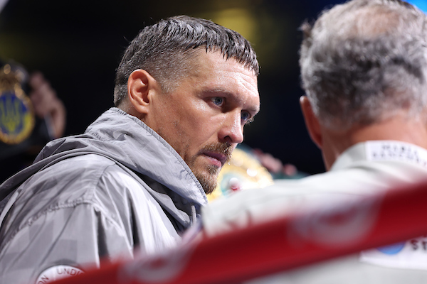 “業務強勁”——亞歷山大·烏西克 (Oleksandr Usyk) 車隊總監透露德昂泰·維爾德 (Deontay Wilder) 的替代對手