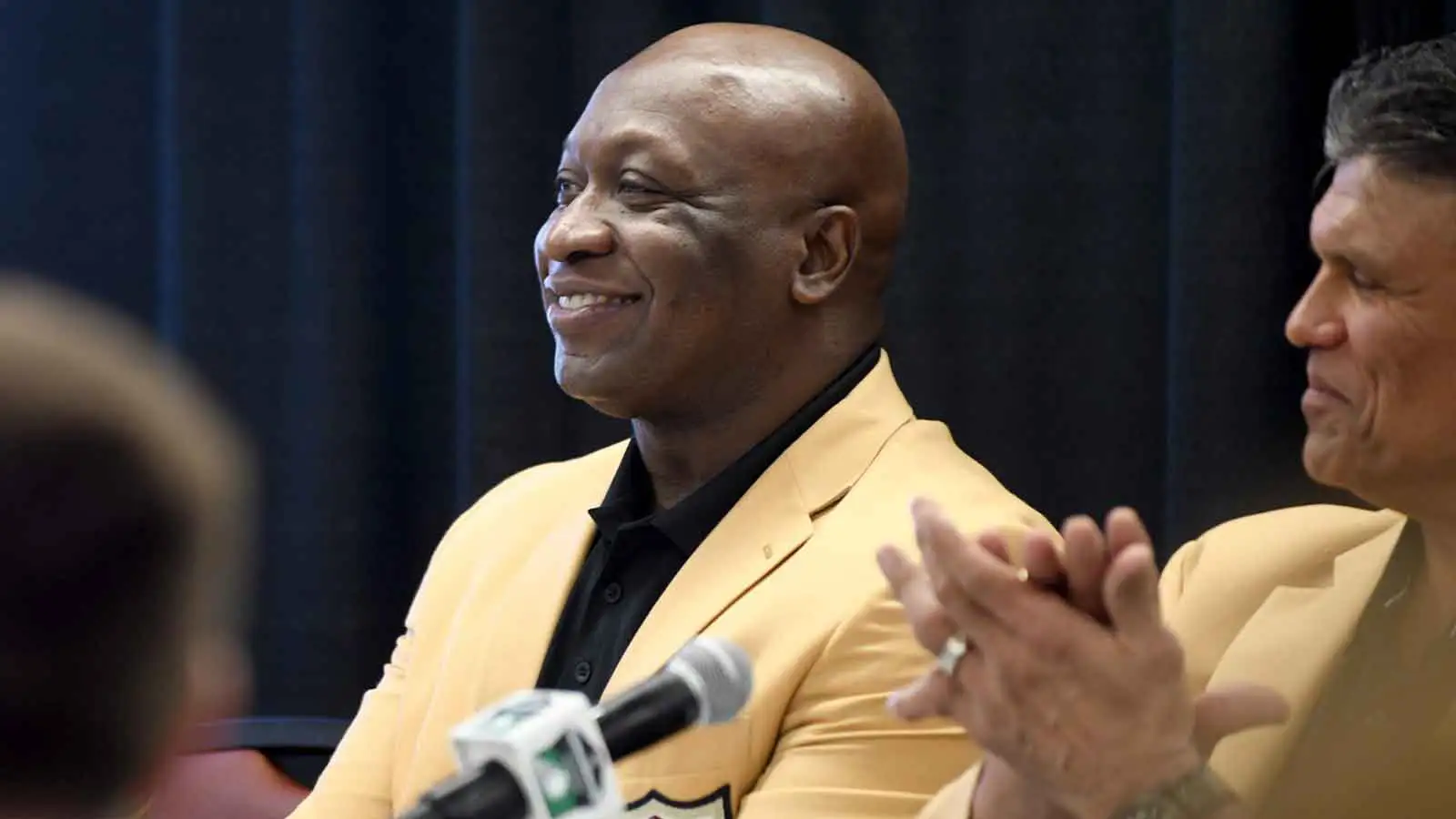 John Randle 在 IG 帖子中強烈反對 ICE