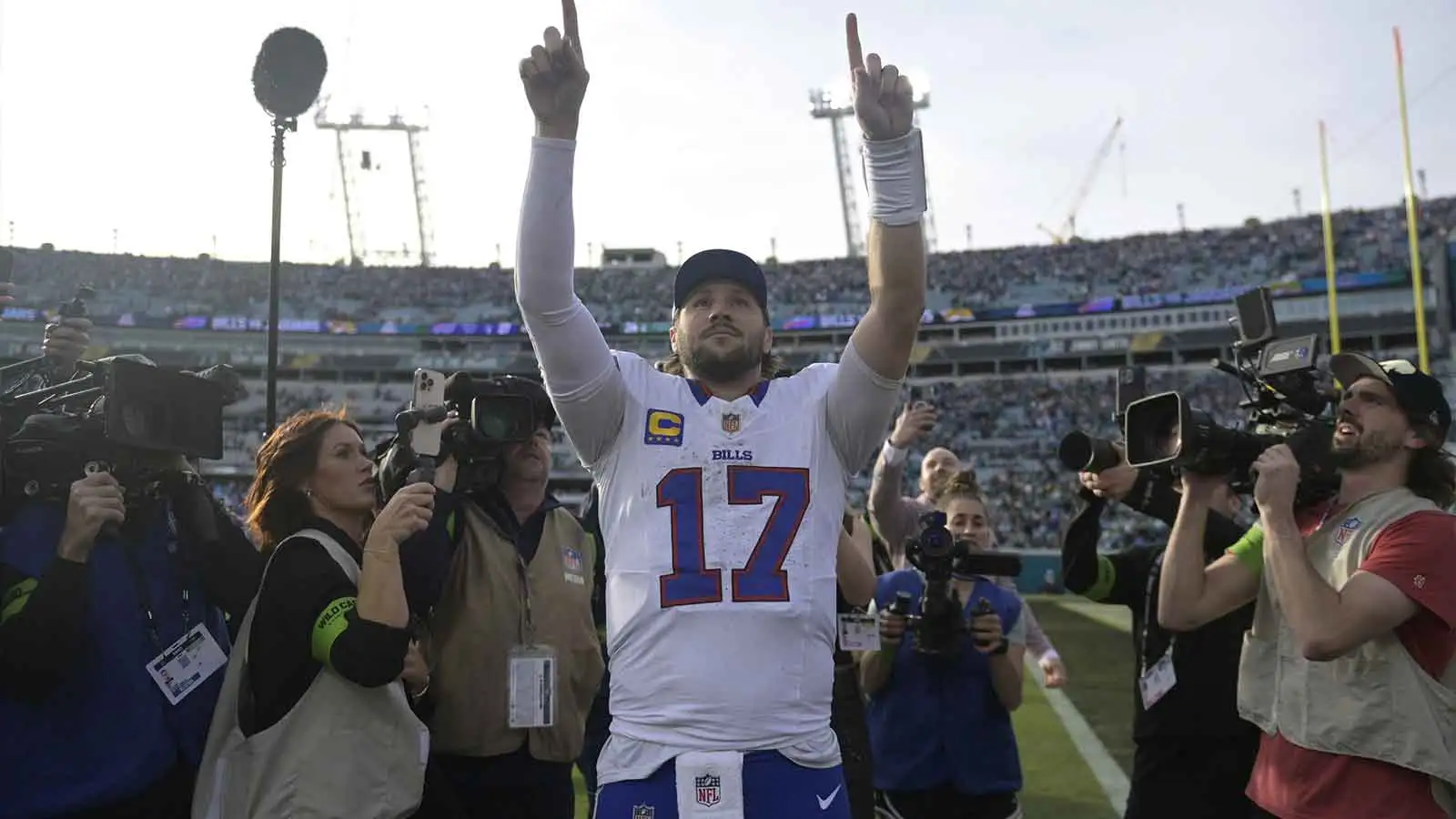 喬什·艾倫 (Josh Allen) 在傑克遜維爾與 Bills Mafia 一起慶祝是一個場景