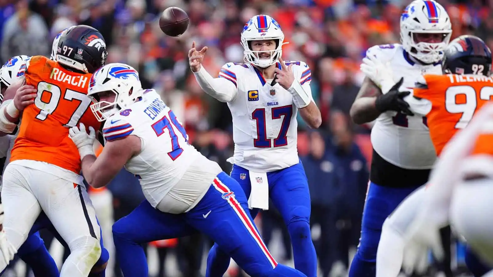 約什·艾倫 (Josh Allen) 將達陣傳球給道爾頓·金凱德 (Dalton Kincaid) 彌補失誤