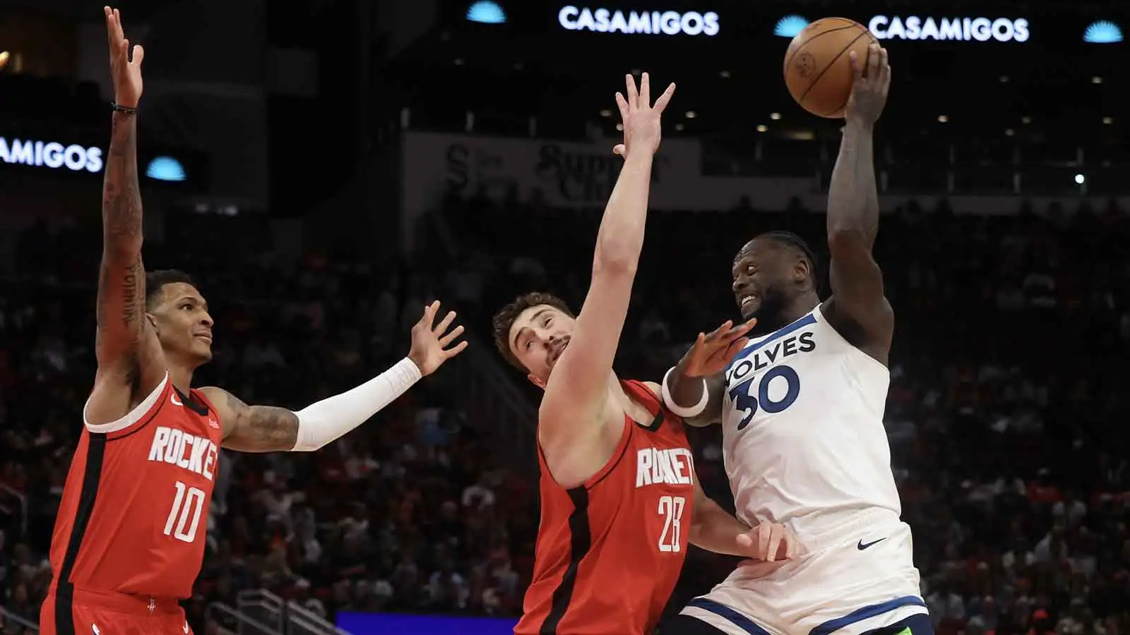 朱利葉斯·蘭德爾 (Julius Randle) 欺負阿爾佩倫·先貢 (Alperen Sengun) 輕鬆扣籃