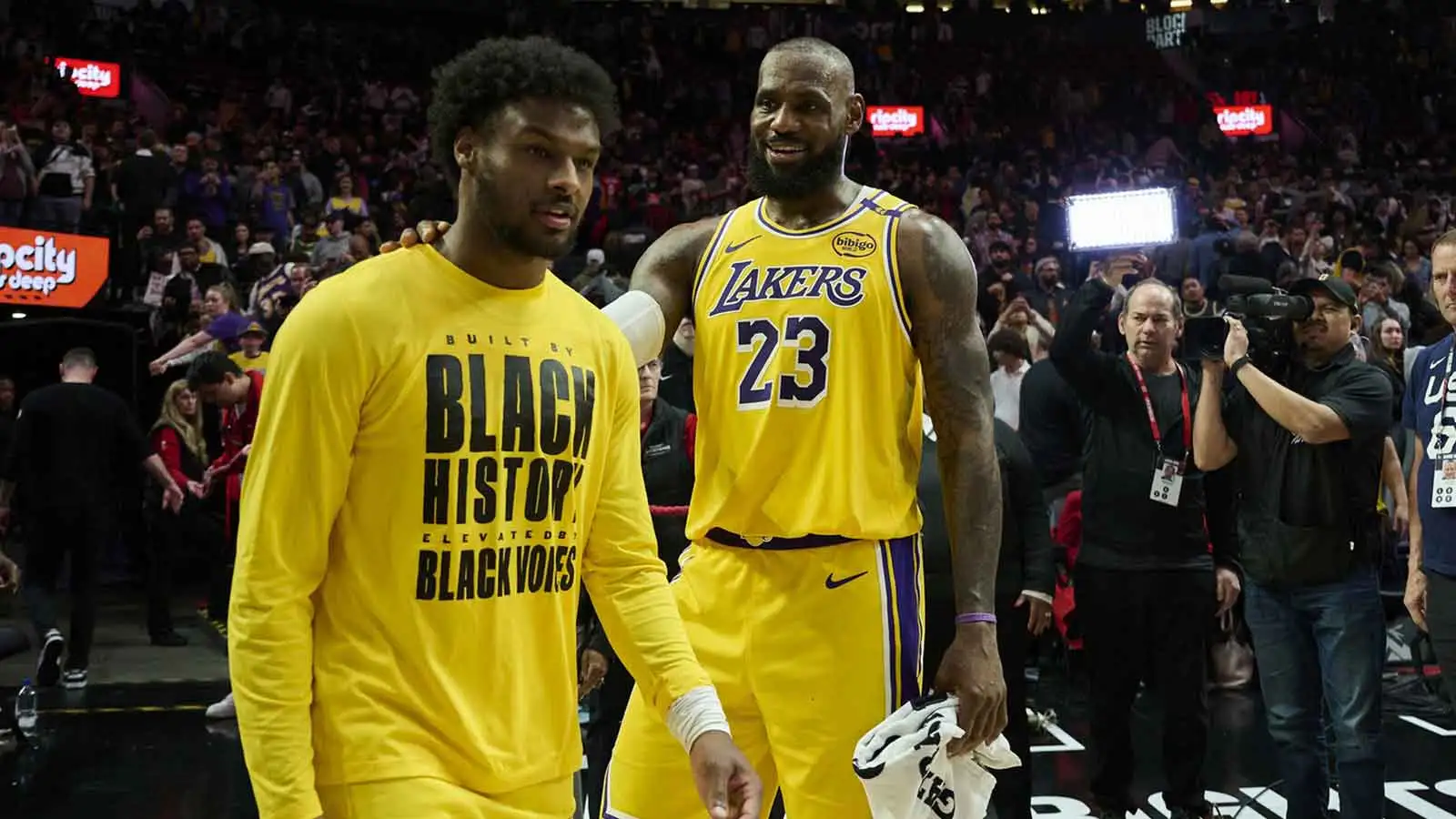 勒布朗·詹姆斯看到布朗尼“實現他的夢想”的反應