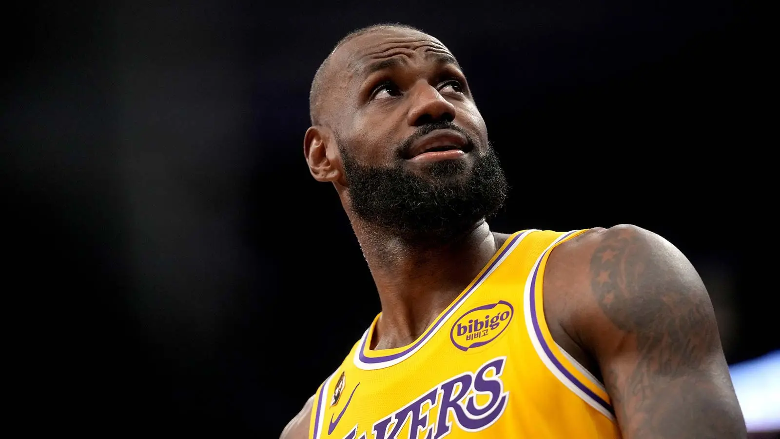 勒布朗·詹姆斯 (LeBron James) 對陣老鷹隊 (Hawks) 的怪獸大滿貫