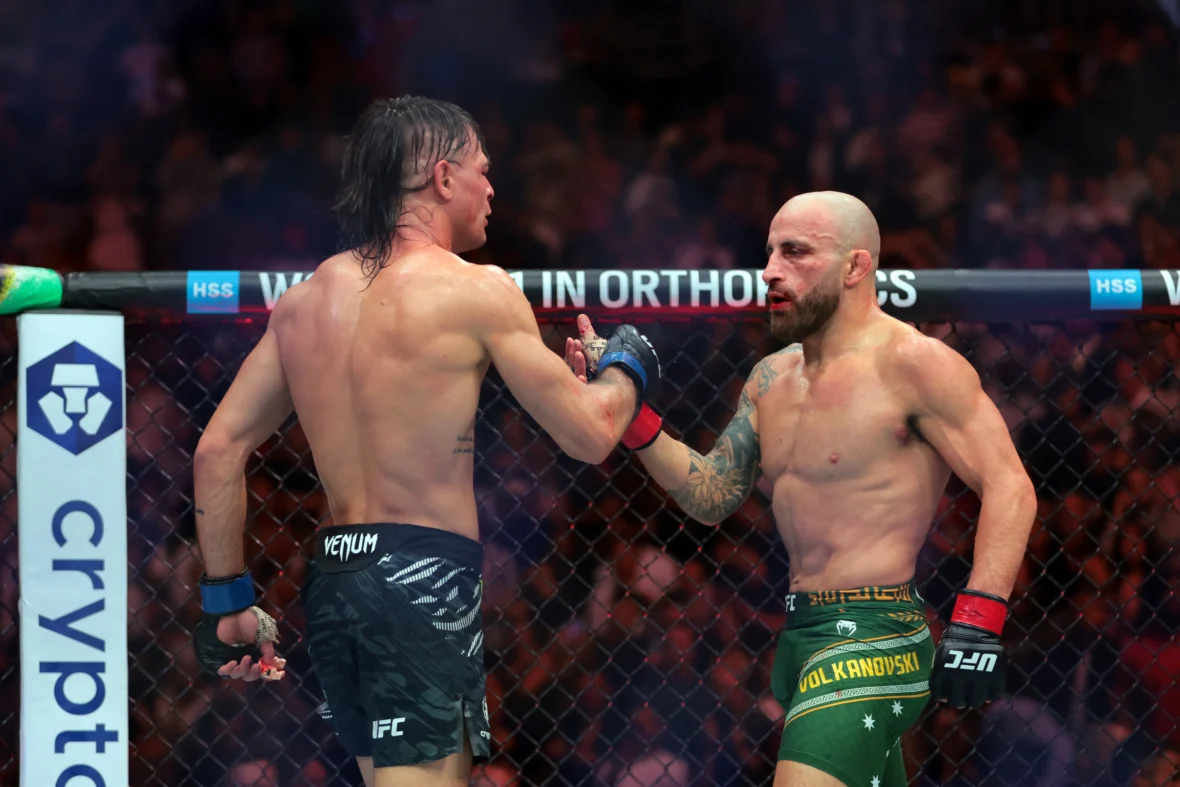 前 UFC 冠軍大膽選擇沃爾卡諾夫斯基 vs 洛佩斯 UFC 325 複賽