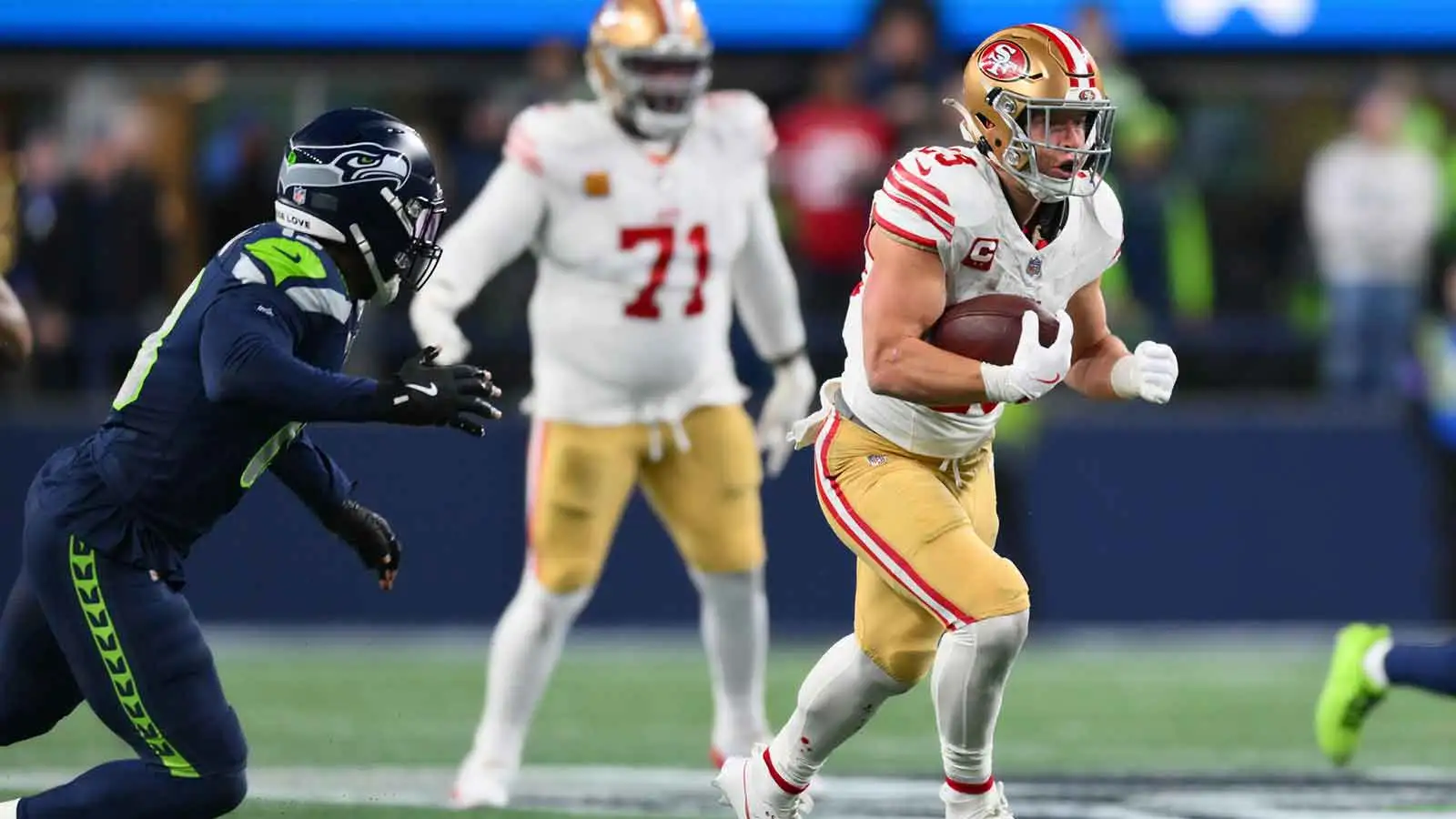 克里斯蒂安·麥卡弗里 (Christian McCaffrey) 獲得三項獎項提名，創造 NFL 歷史