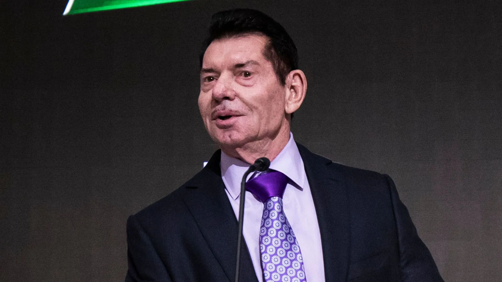 文斯·麥克馬洪 (Vince McMahon) 表示，WWE 禁止的舉動“不會發生”，頂級巨星繼續康復