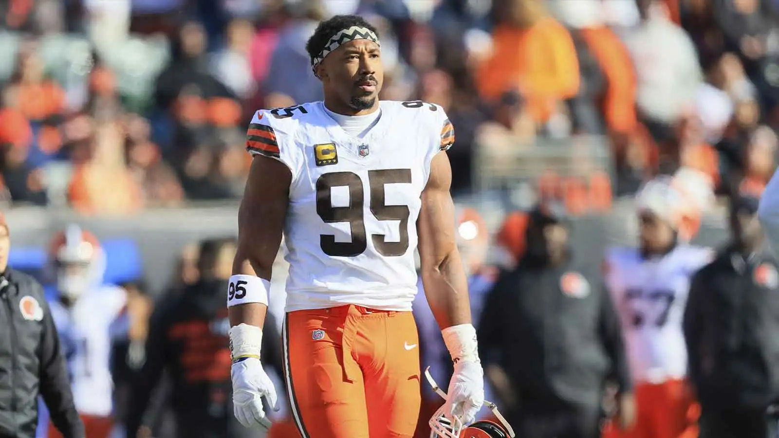 邁爾斯·加勒特 (Myles Garrett) 對吉姆·施瓦茨 (Jim Schwartz) 的戲劇反應完美