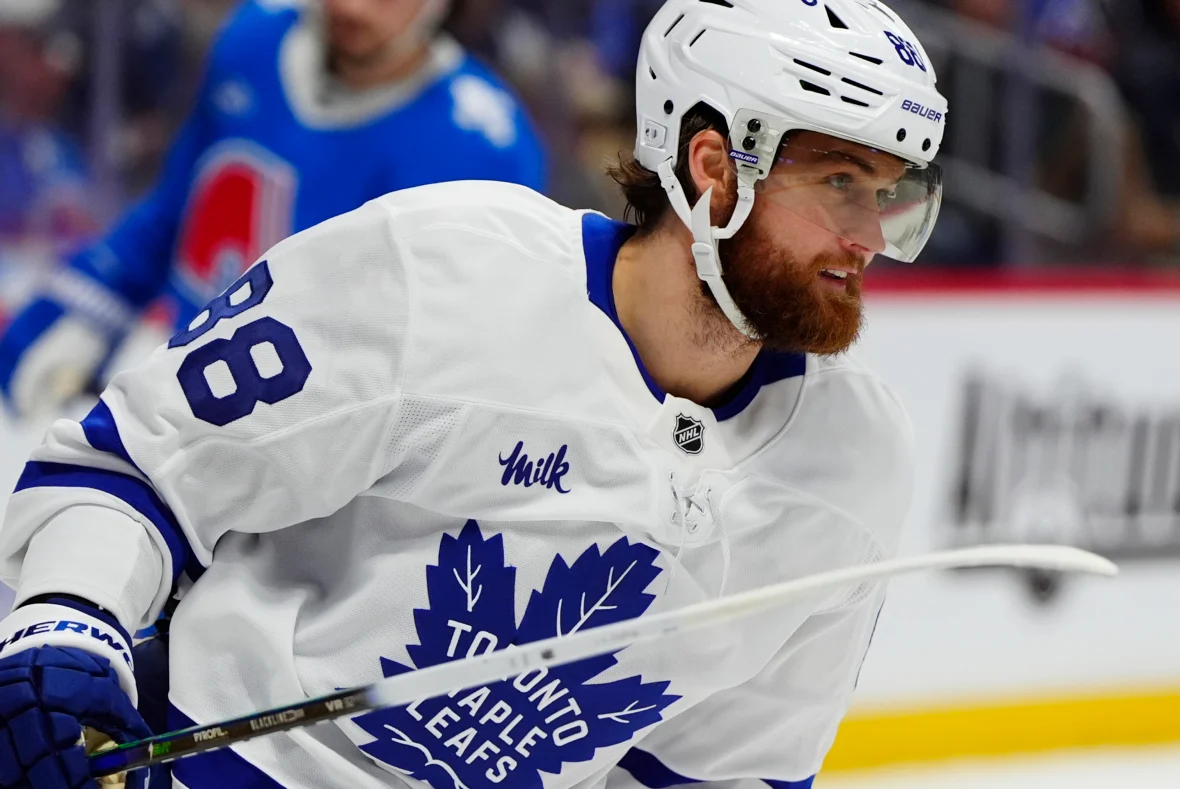 威廉·尼蘭德 (William Nylander) 的最新比賽狀態，並向鏡頭豎起中指致敬