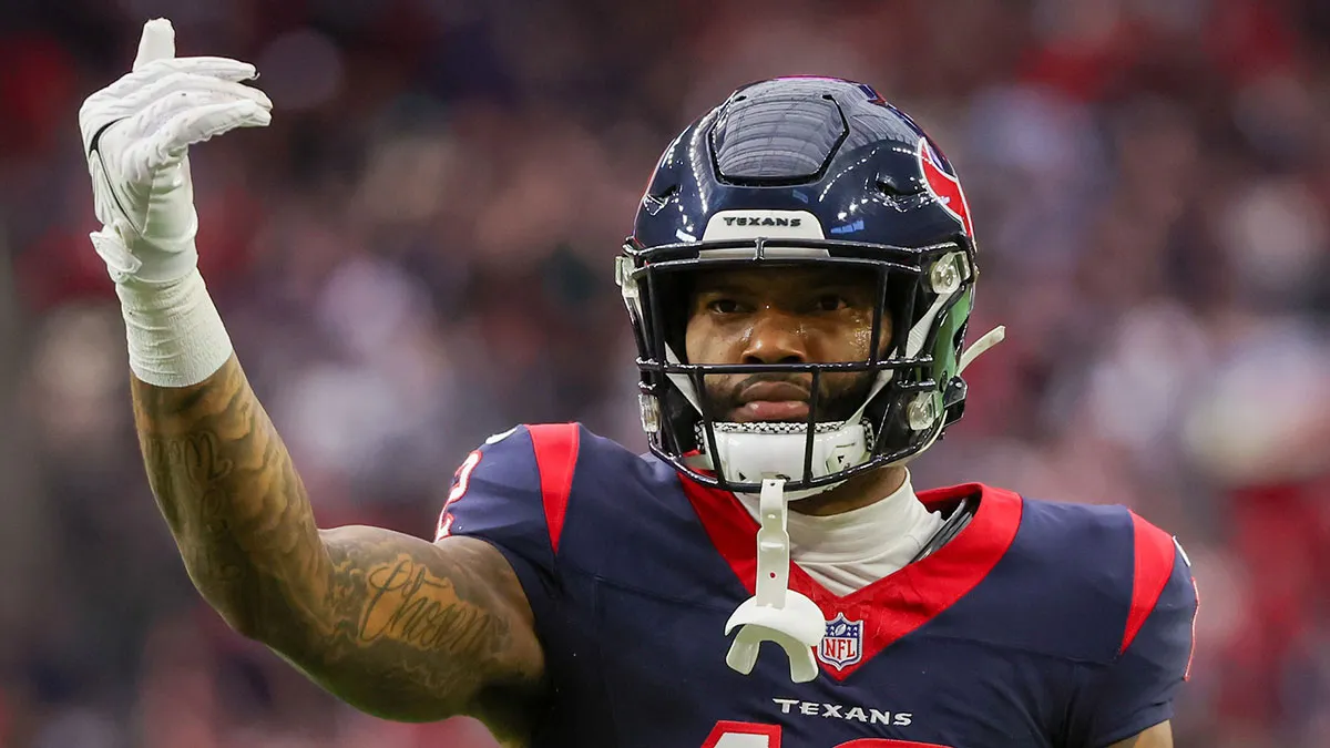 尼科·柯林斯 (Nico Collins) 在 MNF 上受到鋼人隊 DB 的沉重打擊