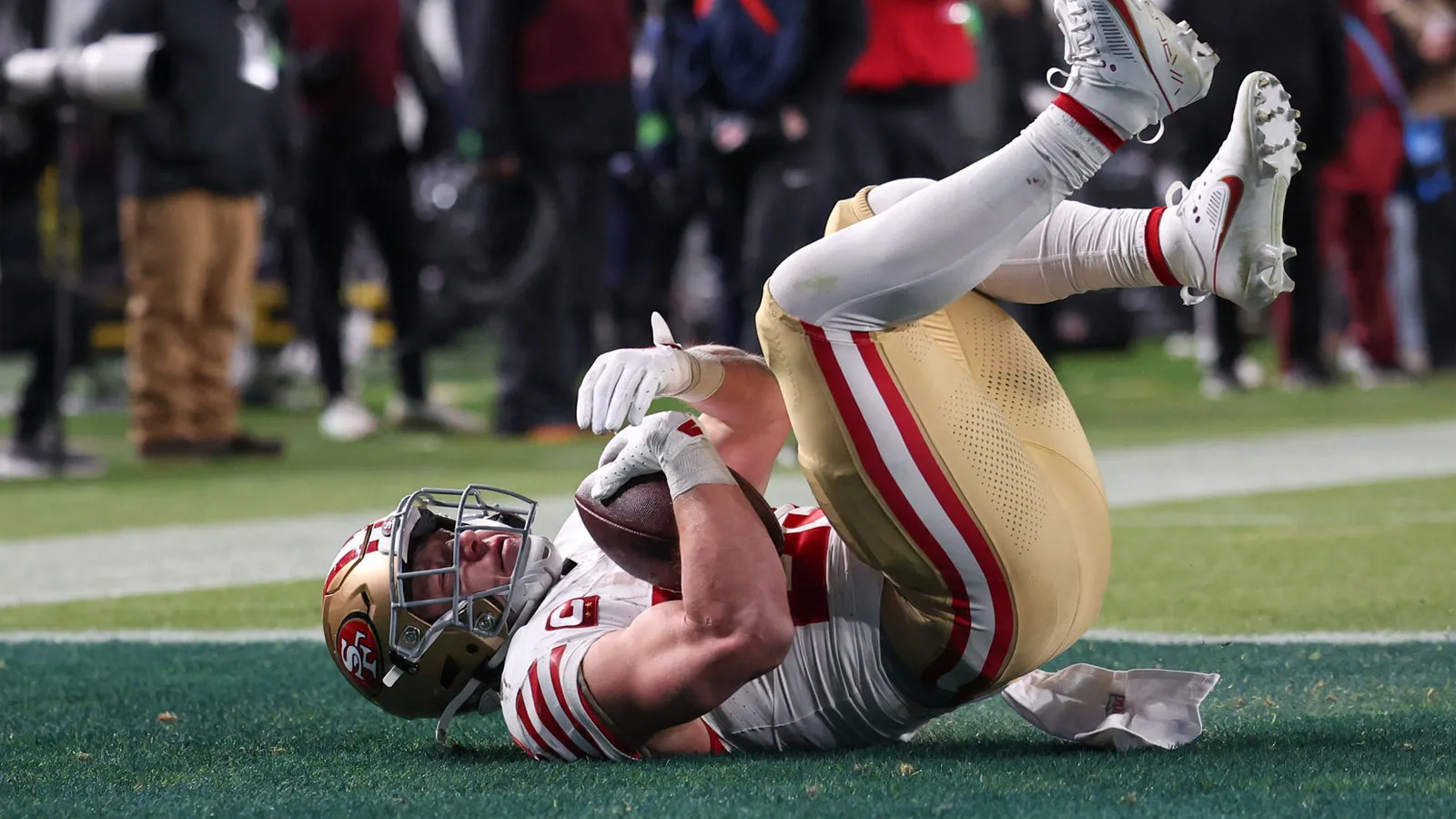 Christian McCaffrey TD 展示 Kyle Shanahan 包袋的深度