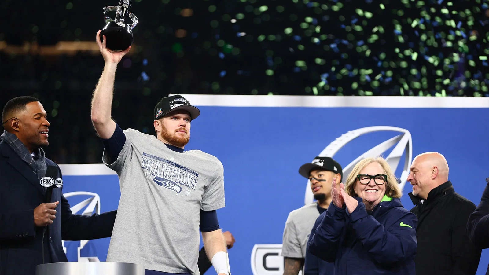 薩姆·達諾德 (Sam Darnold) 與湯姆·布雷迪 (Tom Brady) 組成專屬兩人俱樂部