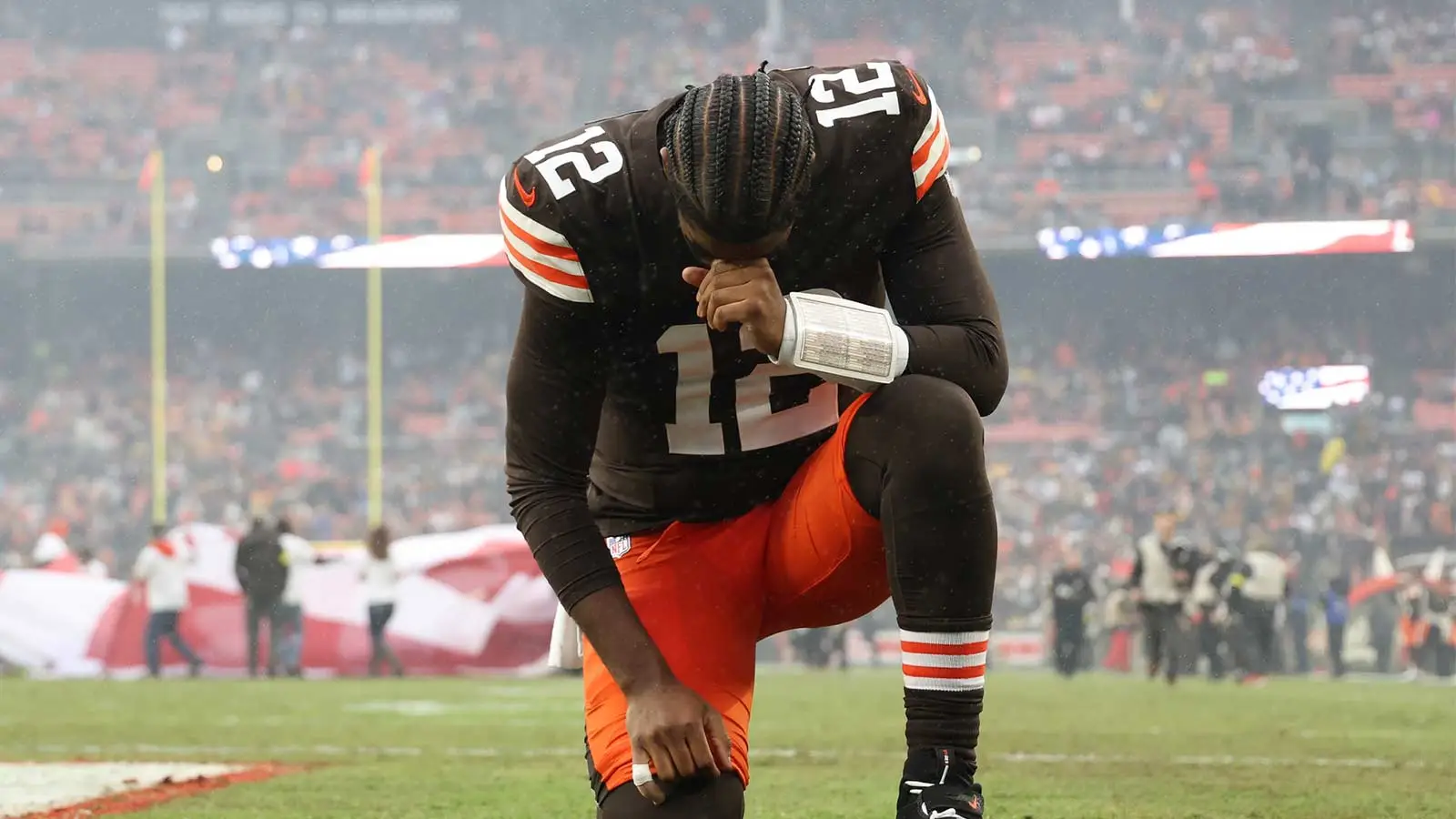 伊曼紐爾·阿喬 (Emmanuel Acho) 放棄了謝德爾·桑德斯 (Shedeur Sanders) 和托德·蒙肯 (Todd Monken) 的荒謬鏡頭