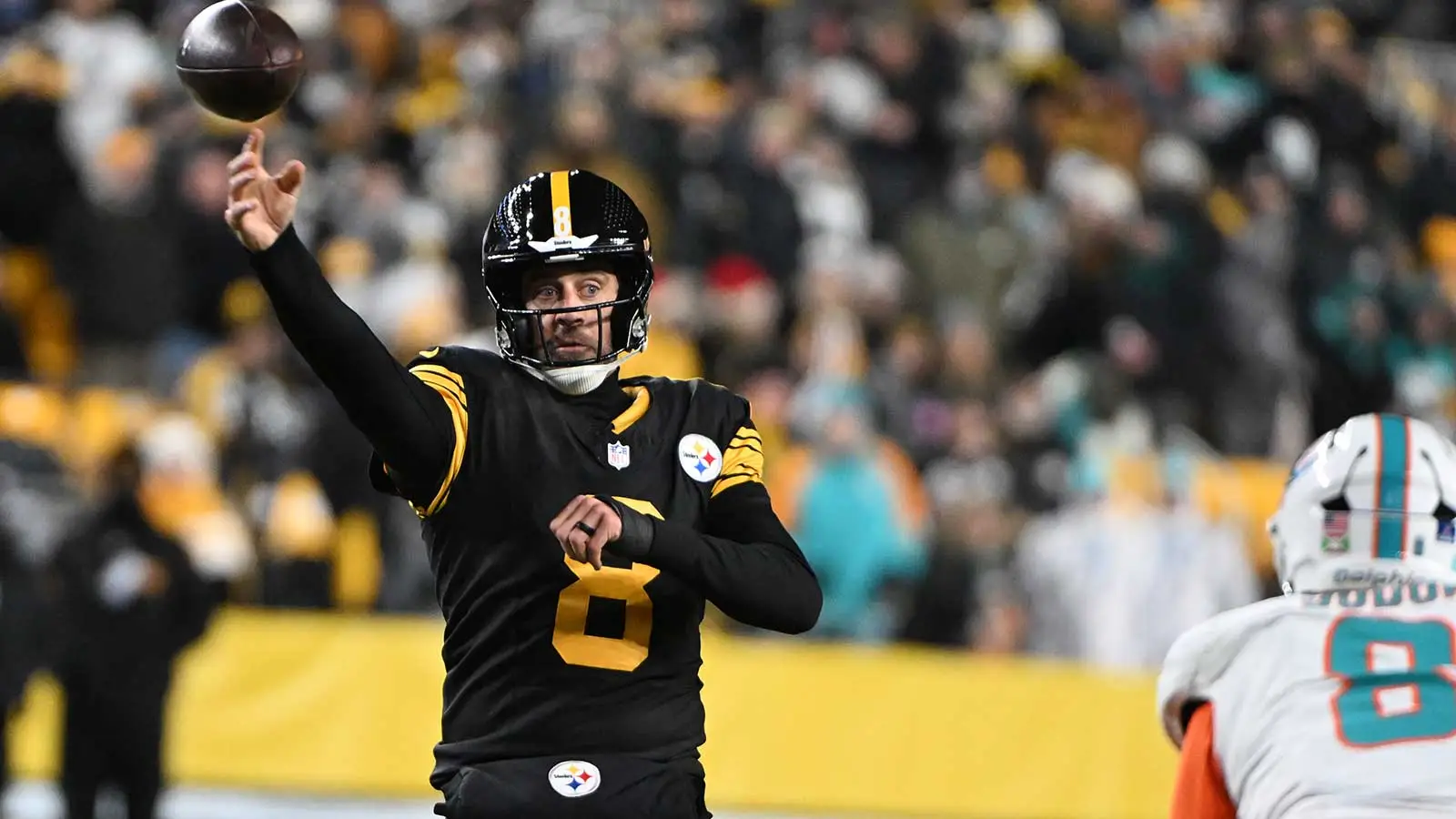 觀看佩頓·曼寧 (Peyton Manning) 對亞倫·羅傑斯 (Aaron Rodgers) 選擇 6 的反應