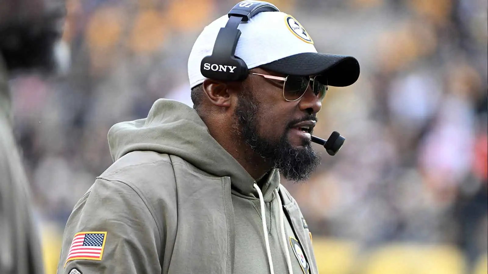 邁克·湯姆林 (Mike Tomlin) 觀看女兒哈利 (Harley) 的體操比賽