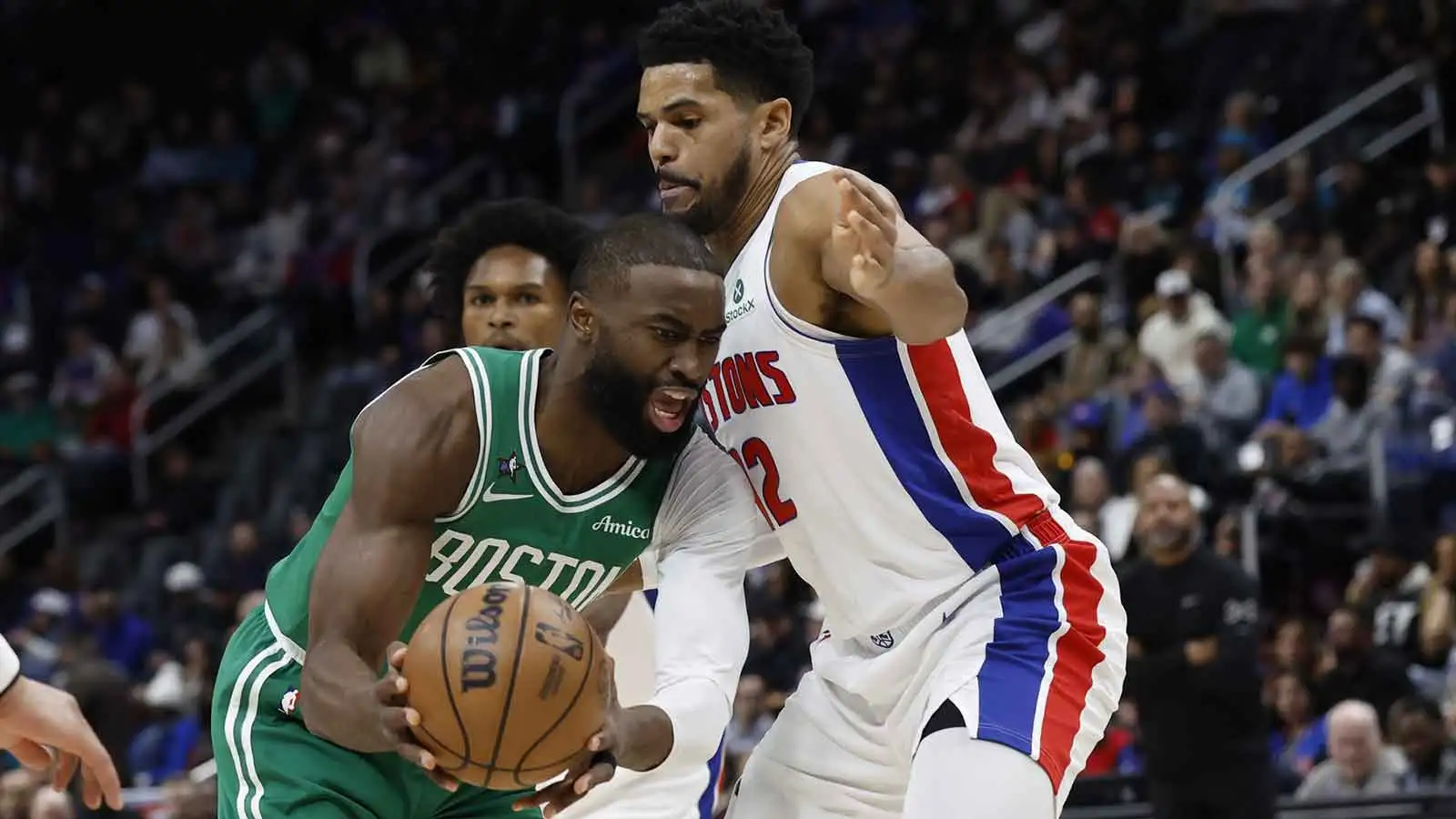 托比亞斯·哈里斯 (Tobias Harris) 的強硬防守挫敗了杰倫·布朗 (Jaylen Brown) 的致勝嘗試