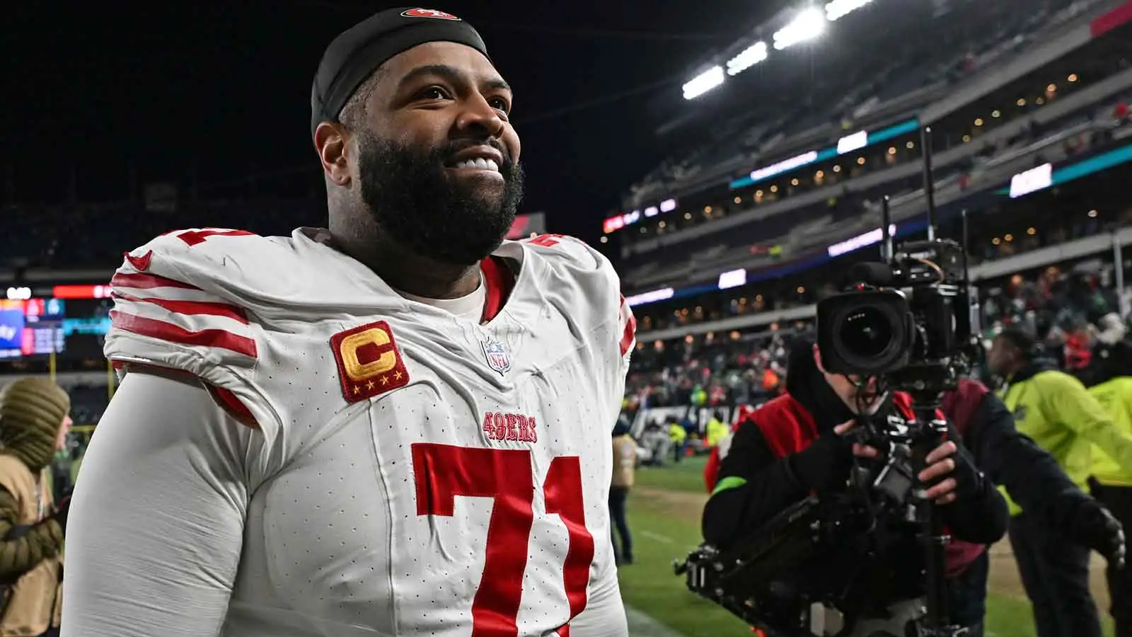 特倫特·威廉姆斯 (Trent Williams) 為凱爾·沙納漢 (Kyle Shanahan) COTY 代言