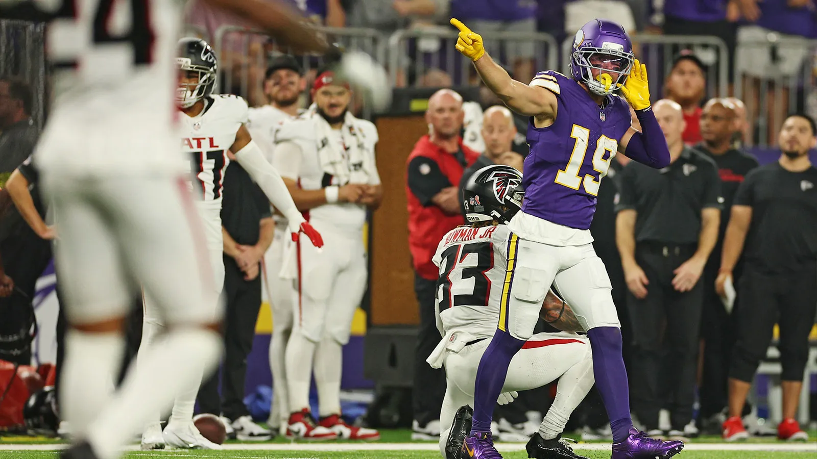 鋼人隊季后賽出局後，亞當·蒂倫從 NFL 退役