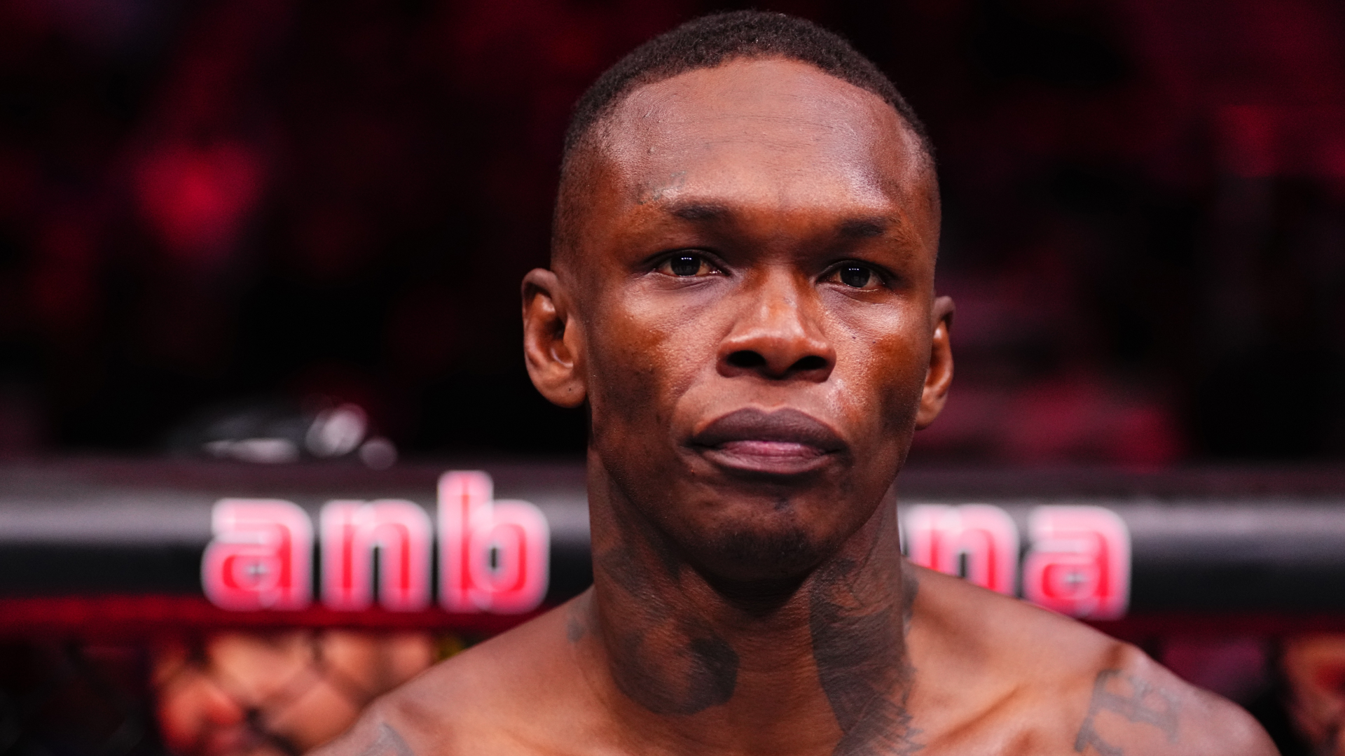 以色列阿德薩亞 (Israel Adesanya) 邀請 UFC 明星復出，四年未曾獲勝