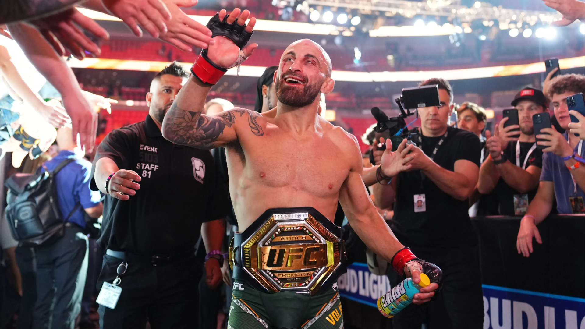 亞歷山大·沃爾卡諾夫斯基 vs 迭戈·洛佩斯 2 LIVE：日期、英國時間和 UFC 325 比賽的完整戰鬥卡