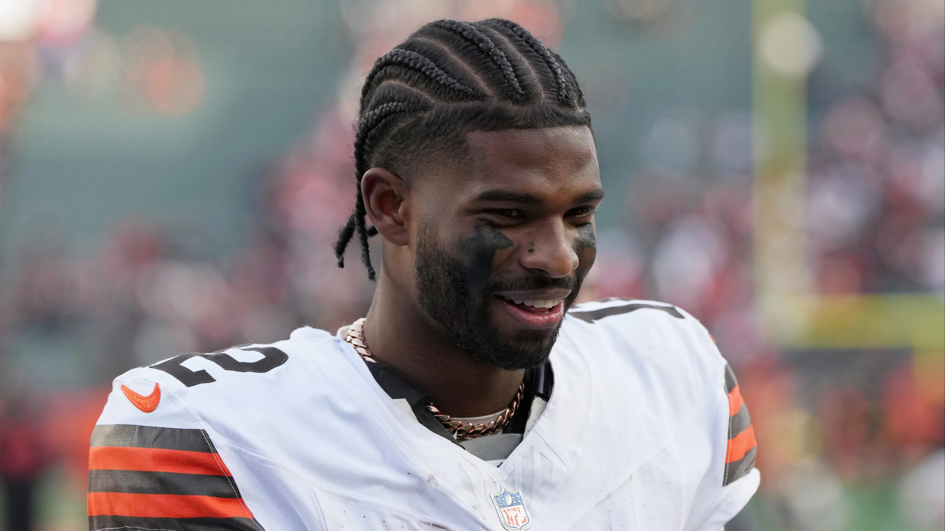 謝德爾·桑德斯巧妙地嘲笑弟弟希洛·桑德斯無法參加 NFL 比賽