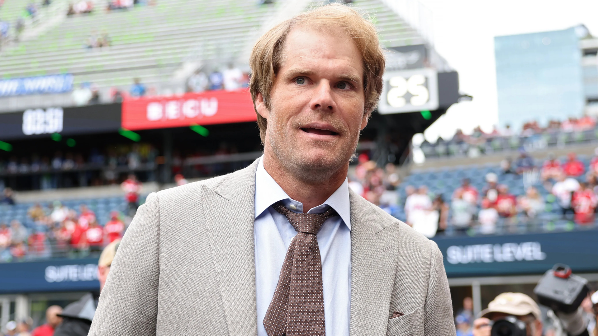NFL球迷猛烈抨擊格雷格·奧爾森對公羊隊的偏見，並禁止福克斯廣播黑豹隊的比賽