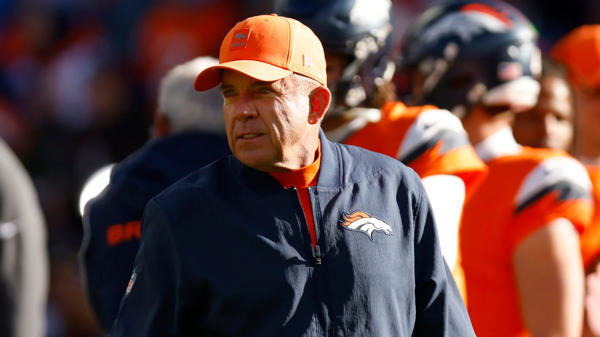肖恩·佩頓（Sean Payton）冒著邁克·弗拉貝爾（Mike Vrabel）的憤怒，在亞足聯冠軍賽前對愛國者隊進行了野蠻的超級碗射擊
