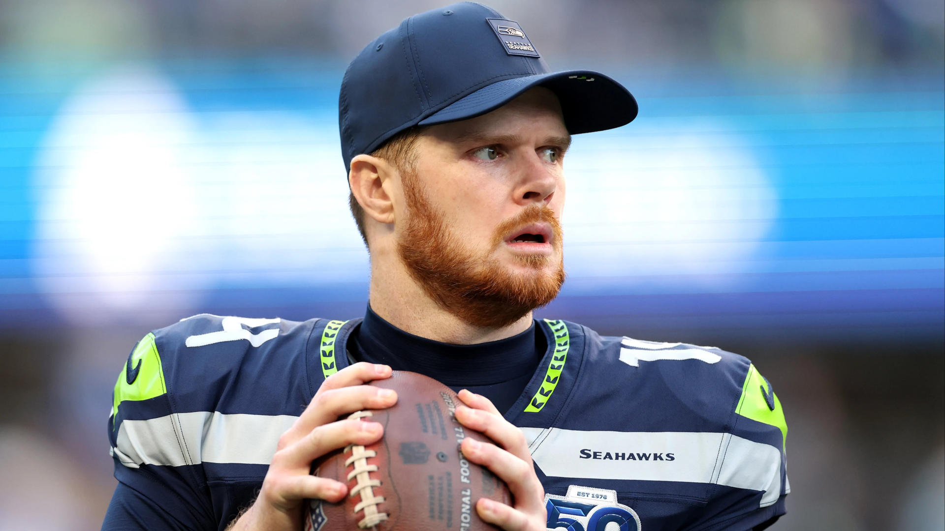 薩姆·達諾德 (Sam Darnold) 是 NFL 最無聊的四分衛，但他卻羞辱了拉馬爾·傑克遜 (Lamar Jackson) 和喬什·艾倫 (Josh Allen)，贏得了 300 萬美元的超級碗獎金