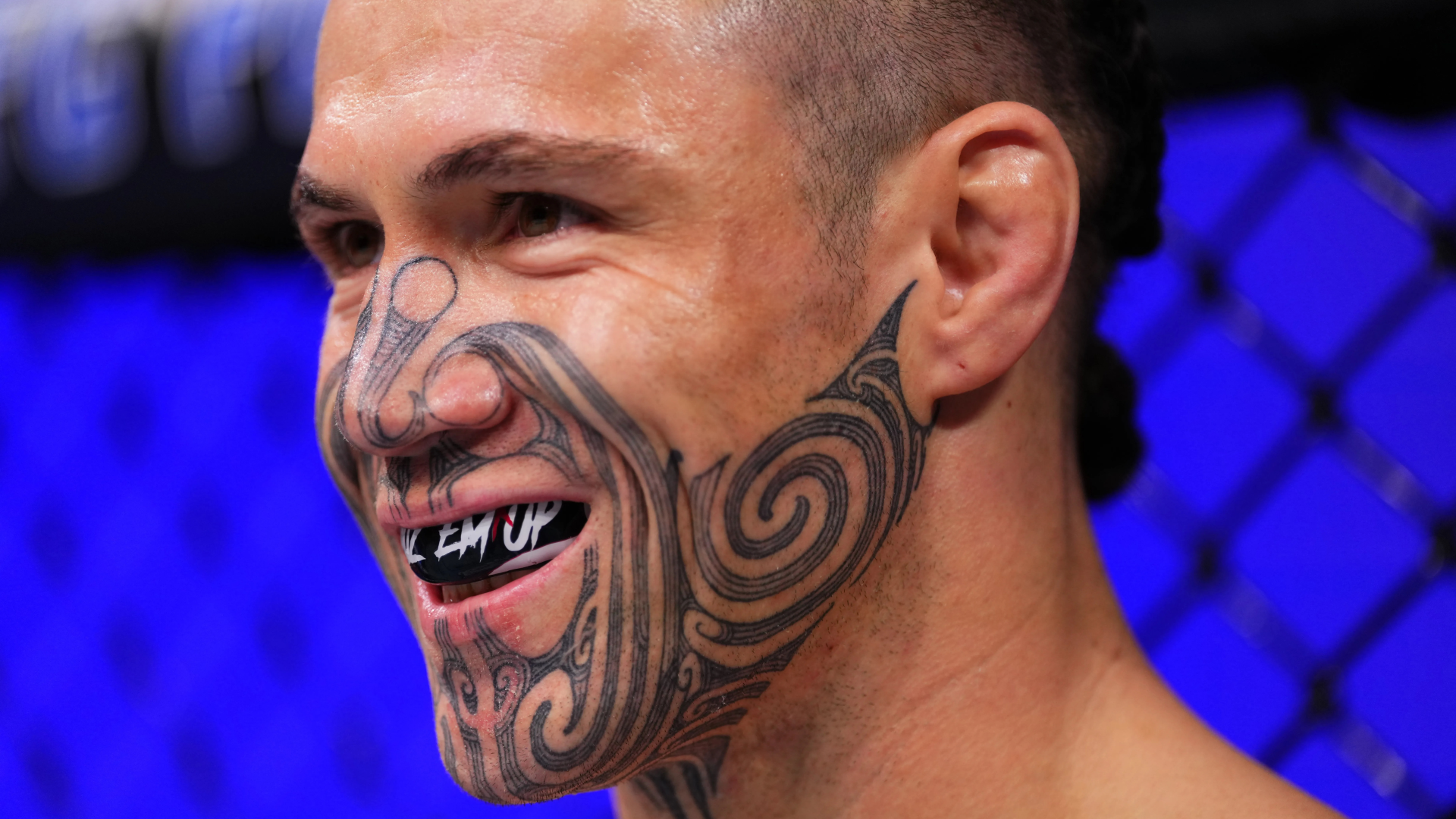 “它將允許對話”——UFC 325 明星 Aaron Tau 非凡紋身背後的真正原因