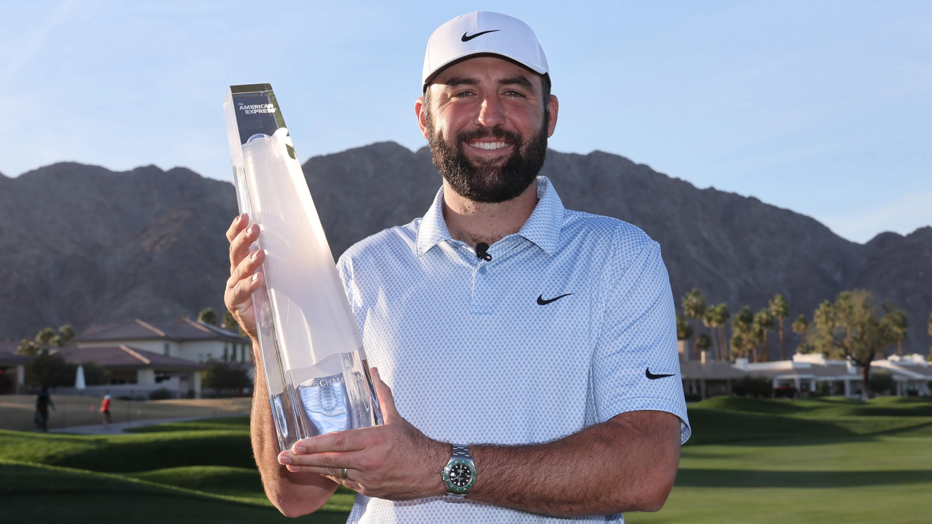 斯科蒂·舍夫勒 (Scottie Scheffler) 加入泰格·伍茲 (Tiger Woods) 和羅里·麥克羅伊 (Rory McIlroy) 的行列，躋身 1 億美元精英俱樂部
