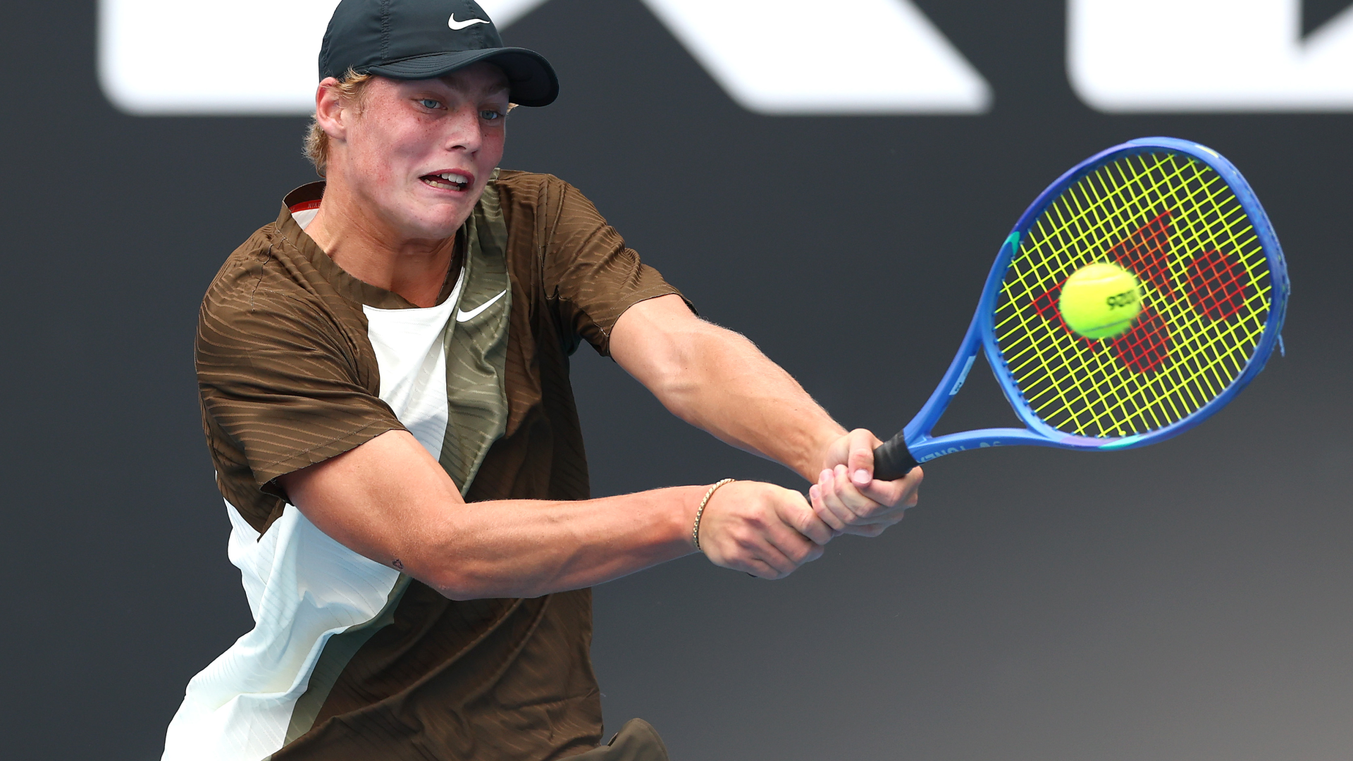前世界排名第一的網球神童兒子連續第二年在澳大利亞網球公開賽資格賽中慘遭淘汰