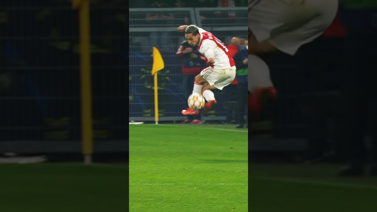 Unbelievable Football Skills ⚽: The Pass and Ball Control 😍 Indians Fans Reaction!