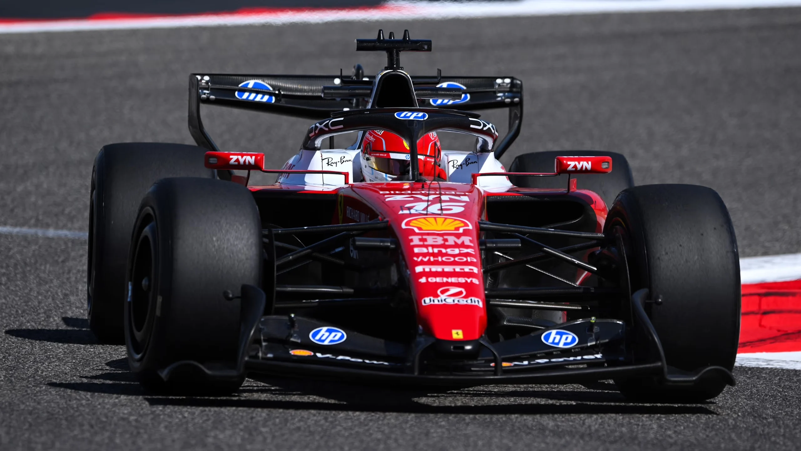 F1 测试在巴林继续进行，法拉利大放异彩