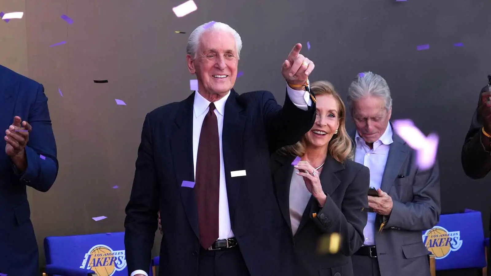 Pat Riley delivers ‘grateful’ message after Los Angeles statue unveiled