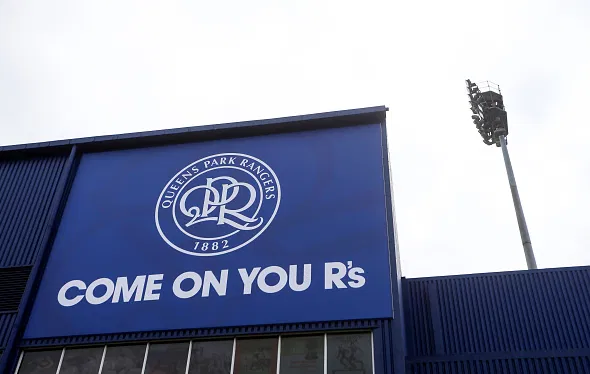 “他很痛苦”——QPR 治疗迫使球员在公园训练