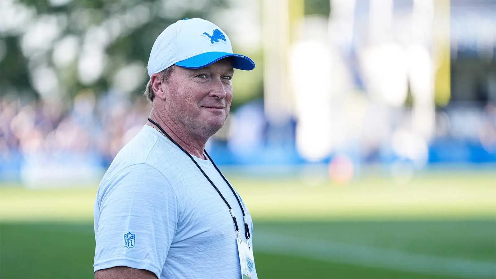 喬恩·格魯登 (Jon Gruden) 與前 QB 的街頭偶遇在網上瘋傳
