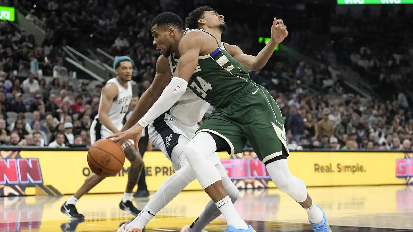 Giannis Antetokounmpo tells son he’s going to dunk on Wembley one day