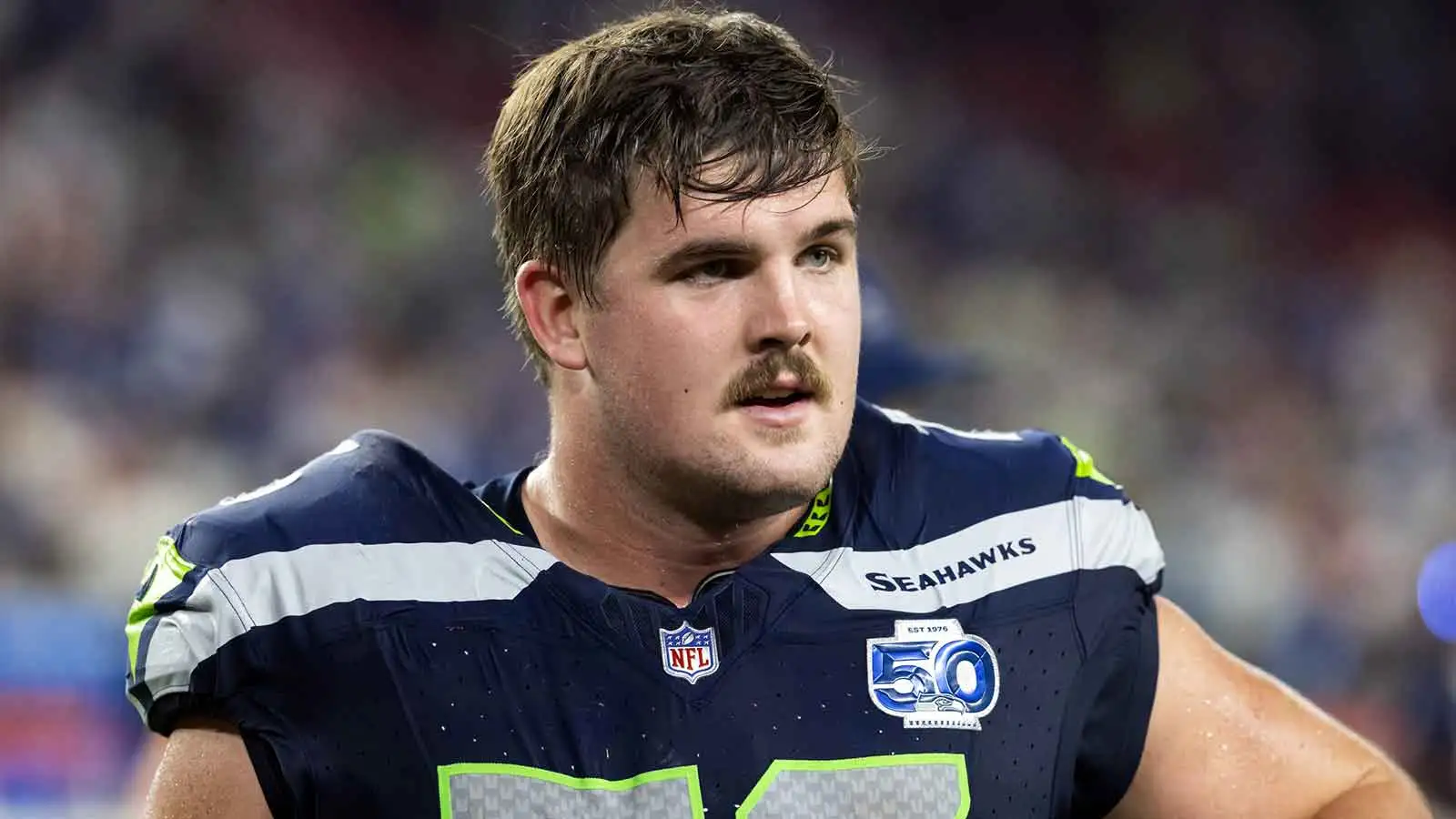 賈森·凱爾斯 (Jason Kelce) 和佩內·休厄爾 (Penei Sewell) 出現在 Gray Zabel 的歷史系列中