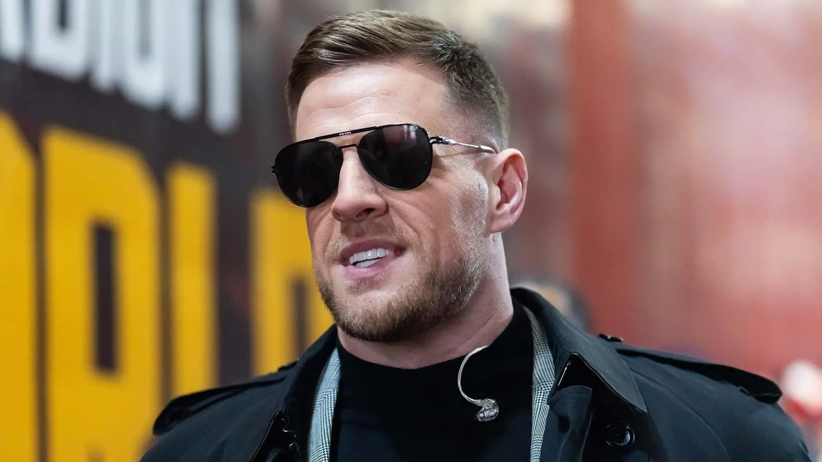 JJ 瓦特 (JJ Watt) 在超級碗 LX 拋硬幣比賽中搞笑表演