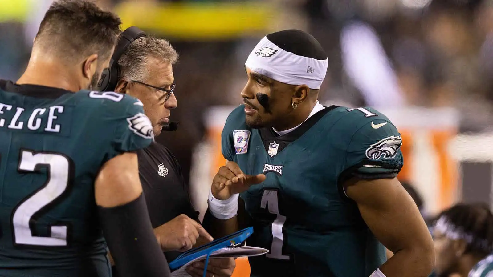 傑森·凱爾斯 (Jason Kelce) 在離開後寫下了傑夫·斯托特蘭 (Jeff Stoutland) 的衷心留言