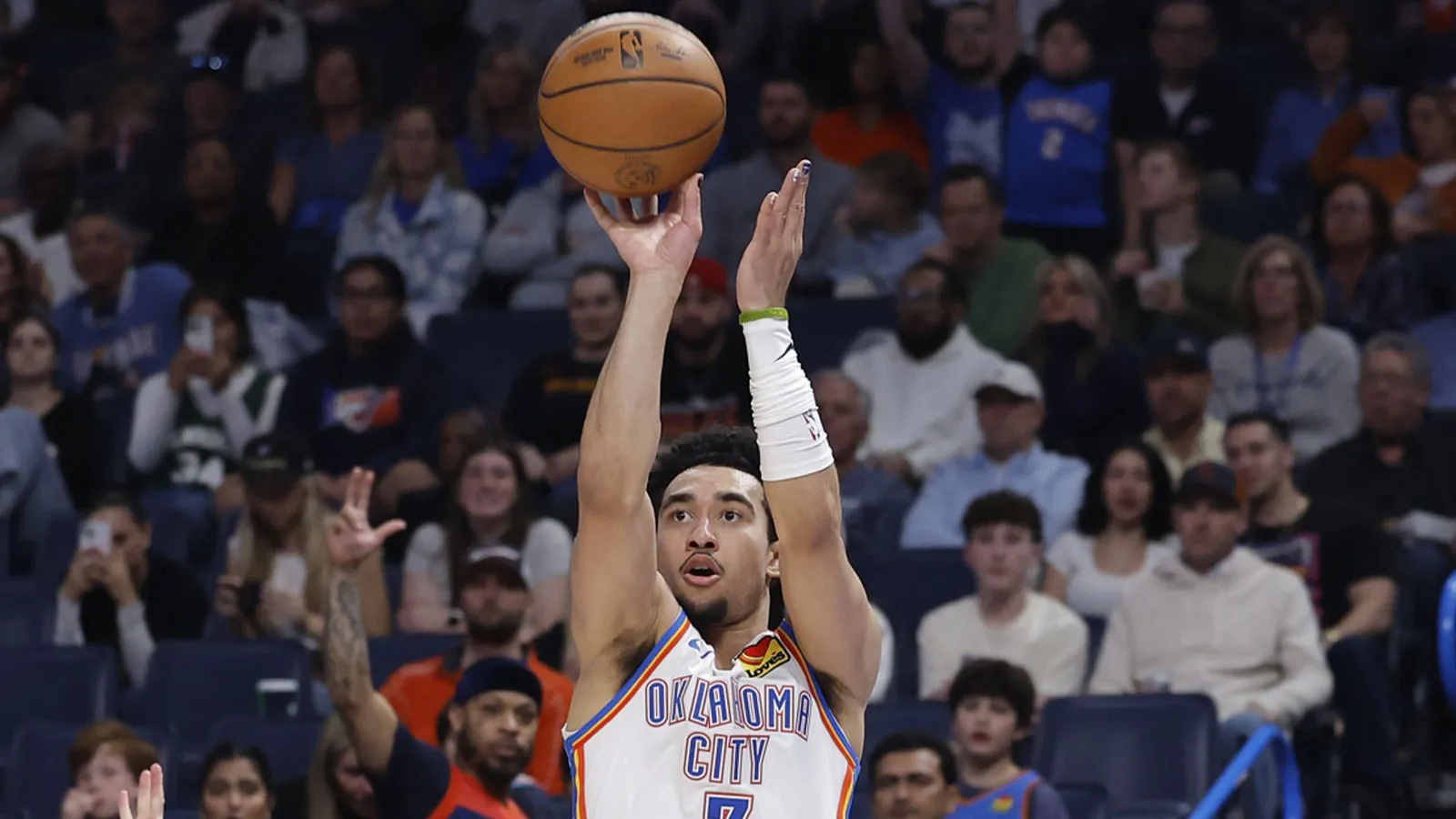 賈里德·麥凱恩毫無意外地贏得了 NBA 名人三分球大賽