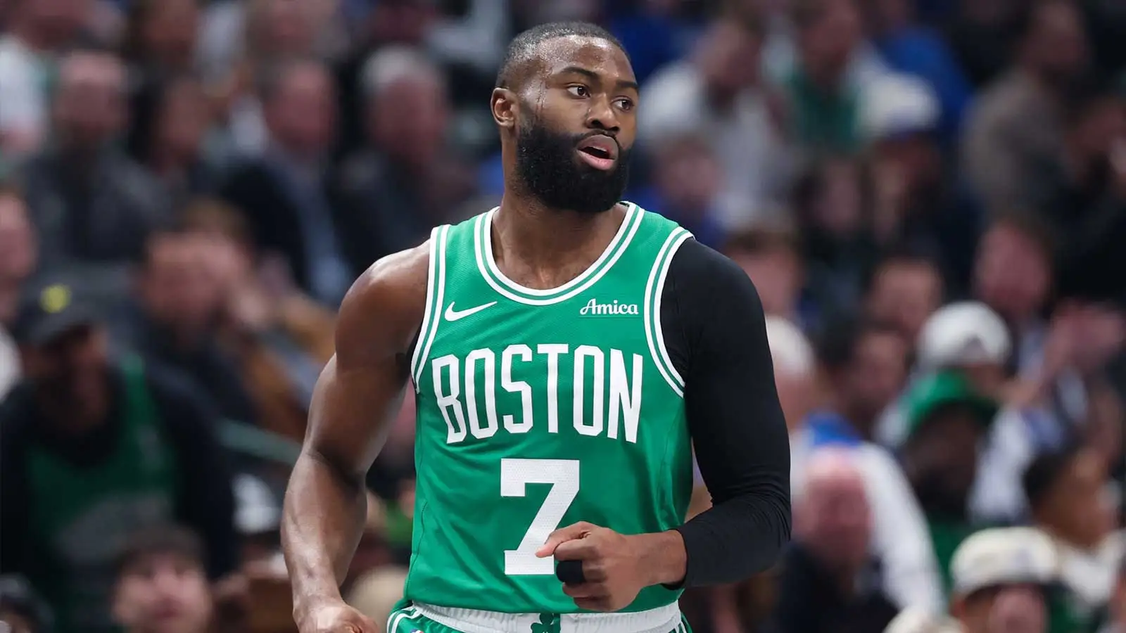 杰伦·布朗对勒布朗·詹姆斯为他赢得 MVP 做出的反应