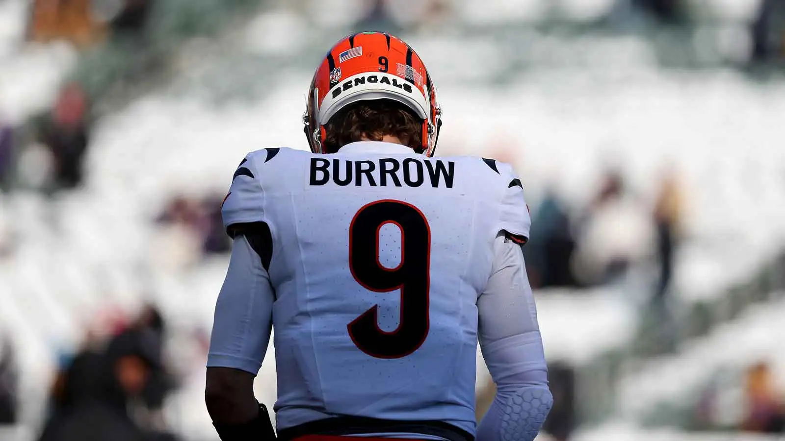 喬·伯羅 (Joe Burrow) 與謝德爾·桑德斯 (Shedeur Sanders)、喬·弗拉科 (Joe Flacco) 一起參加職業碗比賽