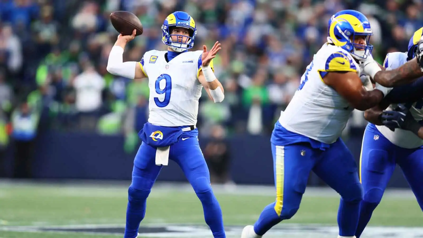 馬修·斯塔福德 (Matthew Stafford) 以 1 票擊敗德雷克·梅耶 (Drake Maye) 贏得首個 NFL MVP