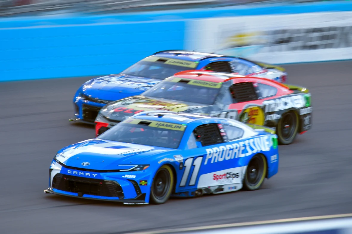 丹尼·哈姆林 (Denny Hamlin) 分享 NASCAR 車手何時會關心積分、排名