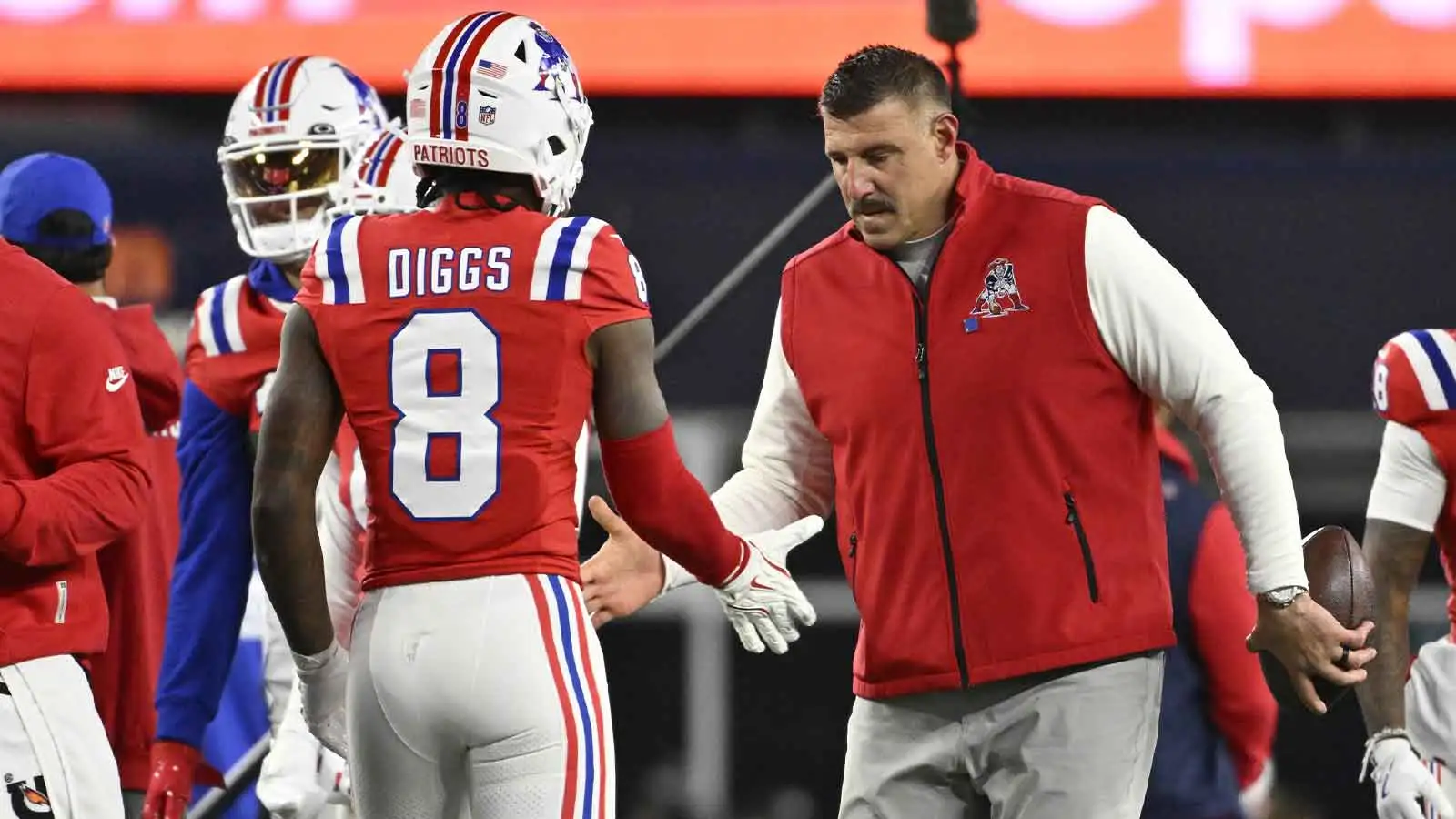 邁克·弗拉貝爾 (Mike Vrabel) 對斯蒂芬·迪格斯 (Stefon Diggs) 與卡迪·B (Cardi B) 關係的誠實看法