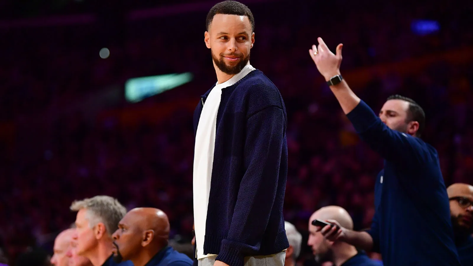 Stephen Curry practices crazy trick shot before All-Star Game