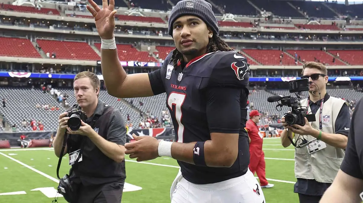 CJ Stroud 剪完頭髮後幾乎認不出來了