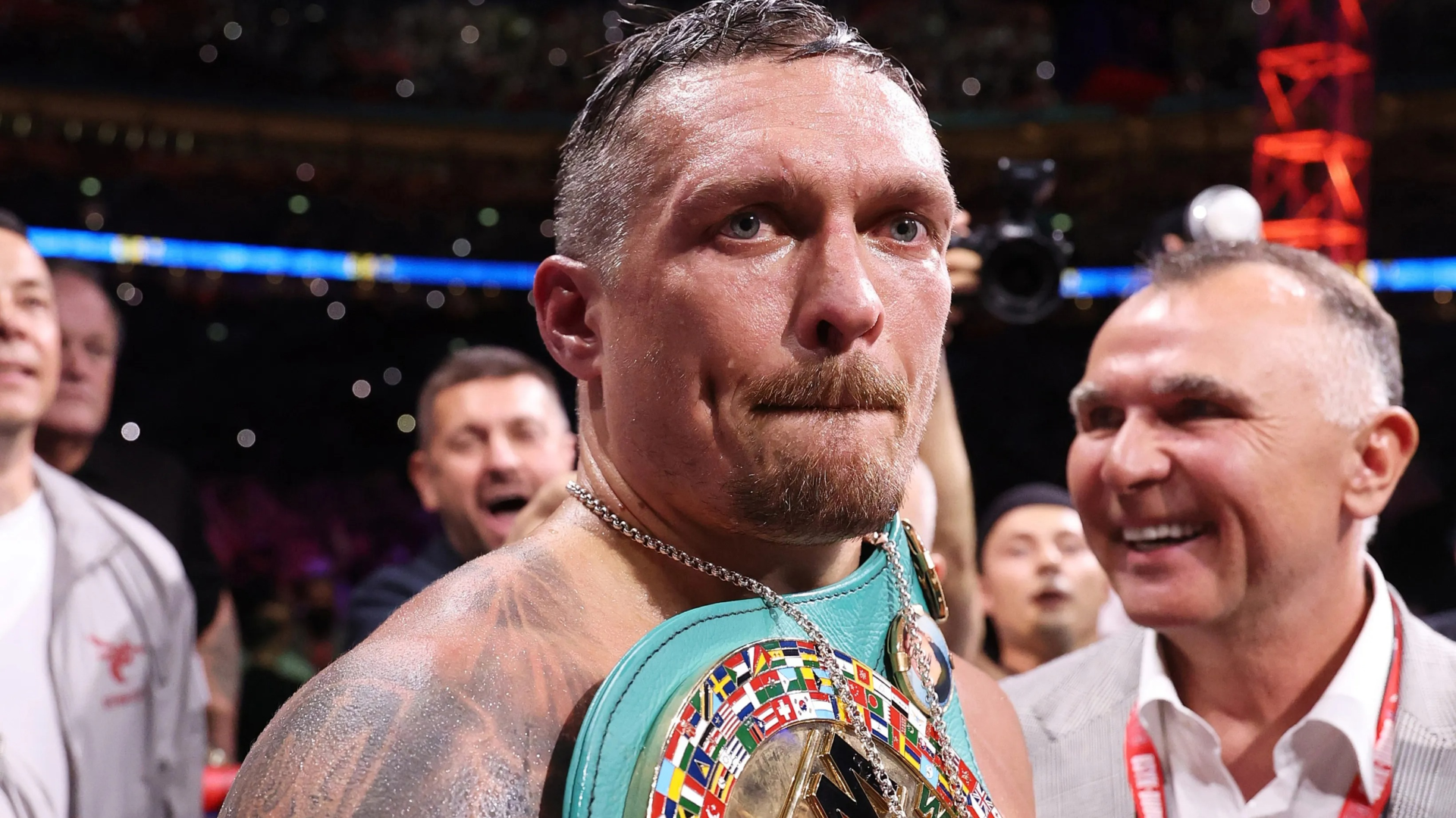 亞歷山大·烏西克 (Oleksandr Usyk) 與圖爾基·阿拉什赫 (Turki Alalshikh) 的跆拳道傳奇人物進行震撼對決