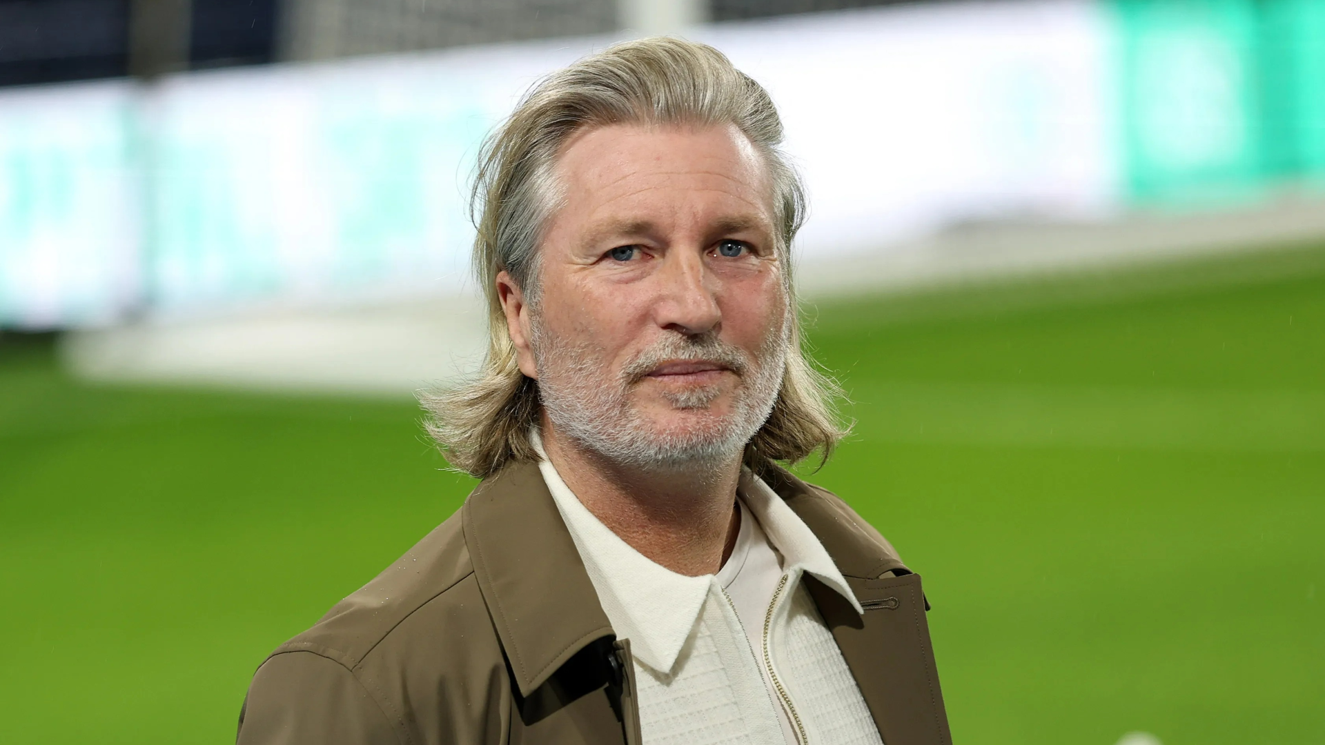 羅比·薩維奇 (Robbie Savage) 似乎對布萊克本的工作聯繫一無所知，因為他們正在考慮為現任 EFL 主帥轉會